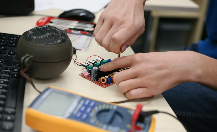 Symbolbild mit Computertechnik